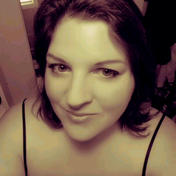 Meet your Posher, Andrea - Picture 1 of 1